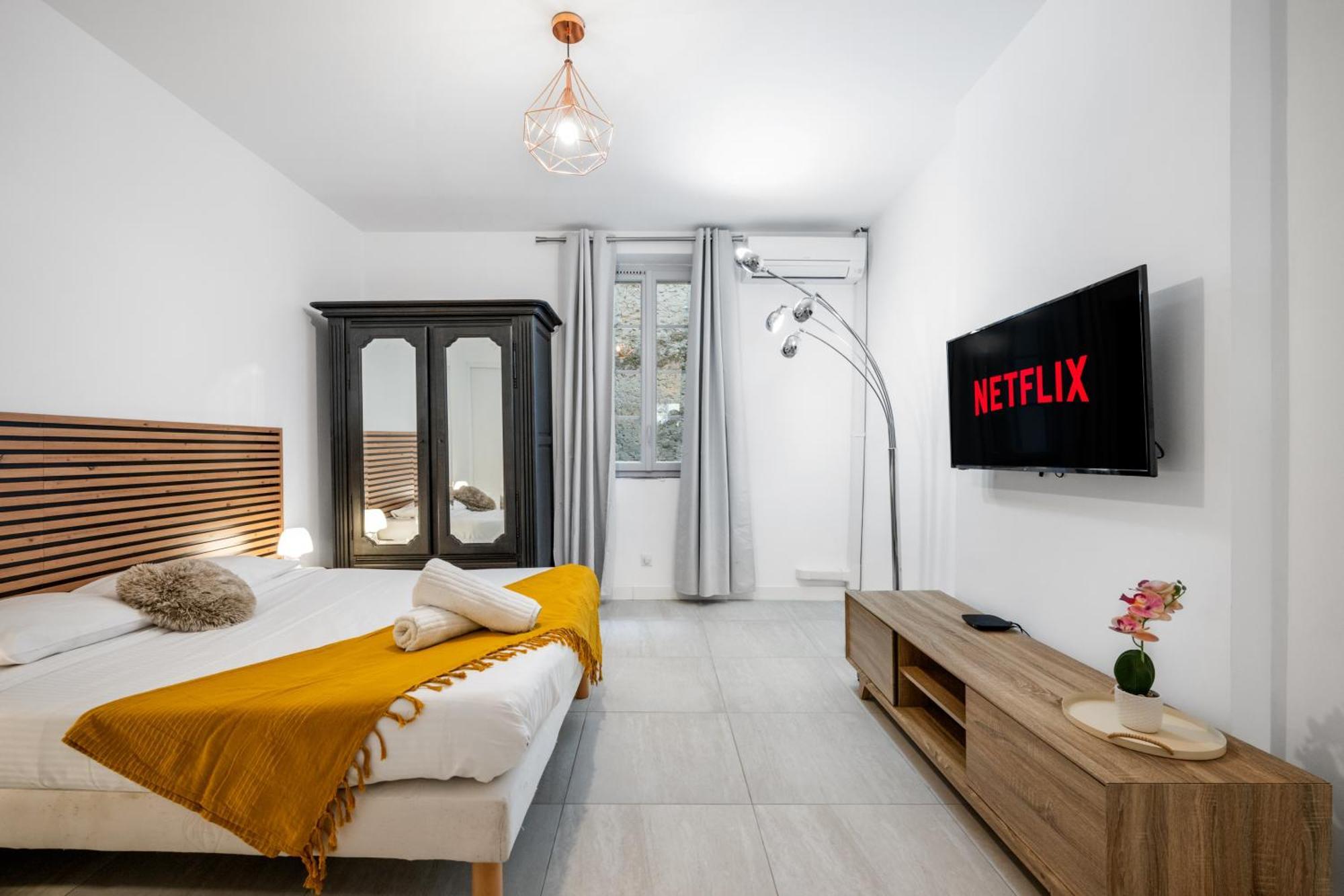 Charme & Authenticite Au Coeur De La Vieille Apartment